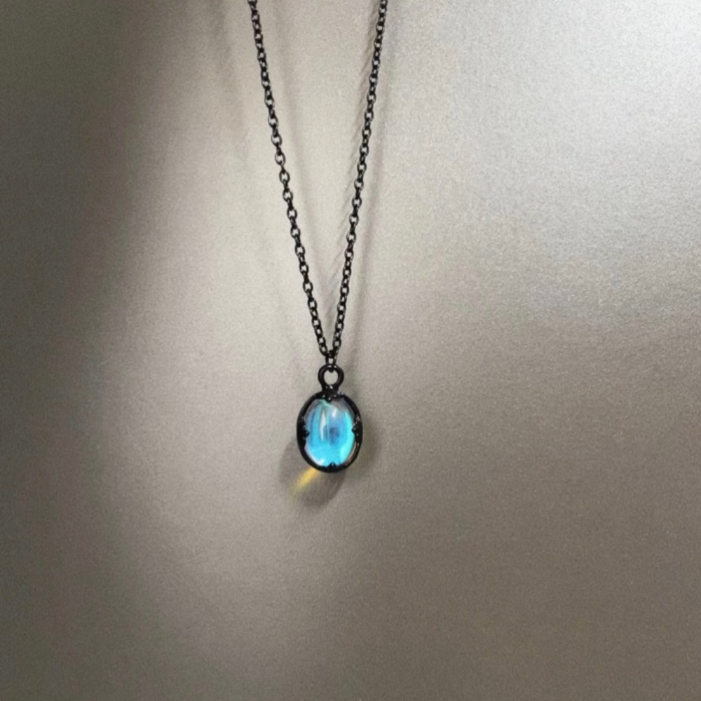vintage y2k blue gem necklace